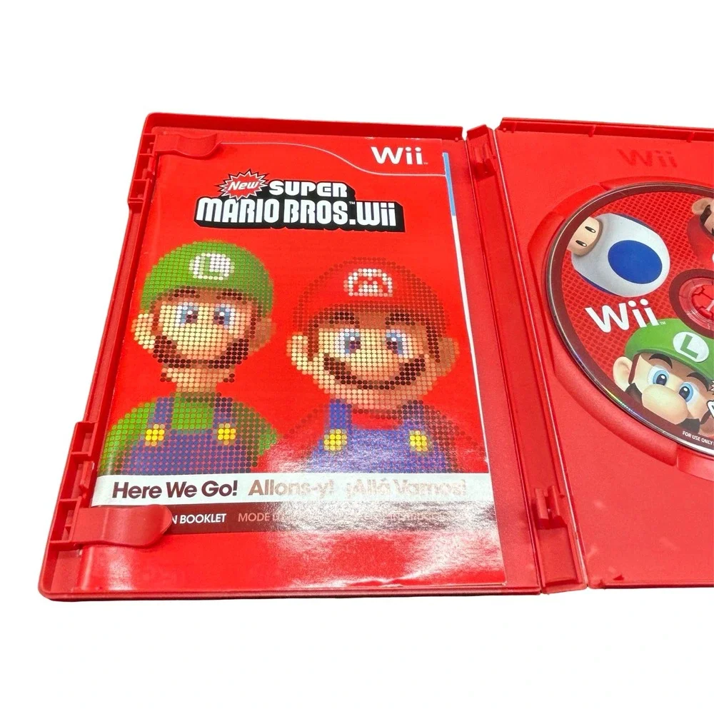 New Super Mario Bros Wii Nintendo 2009 Red Case CIB RVL-P-SMNE-USA